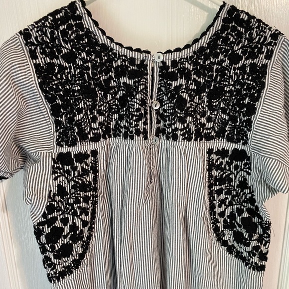 Sister Mary embroidered dress - Picture 4 of 6